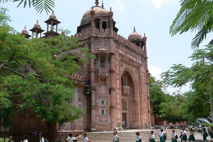 Unveiling Chennai: A Dynamic Day Tour Adventure photo 5