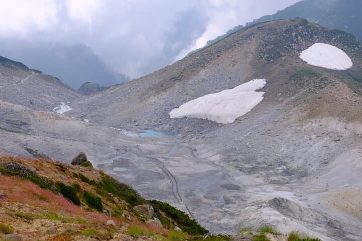 Tateyama Kurobe Alpine Route Private Tour — Snow Corridor, Kurobe Dam & Murodo Plateau photo 2