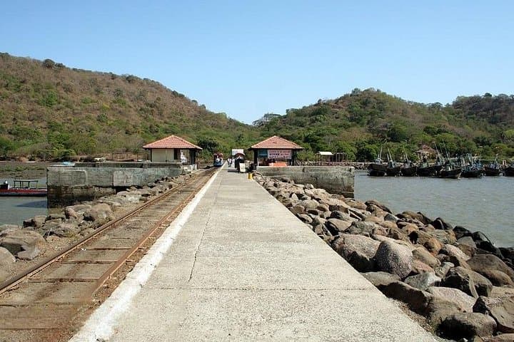 Mumbai Slum & City Tour: Gateway, Dharavi & Colonial Fort Walk photo 4