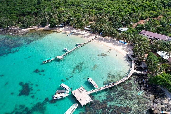 Phu Quoc 4-Island Speedboat Tour and Hon Thom Cable Car: Snorkel, Beaches & Views photo 3