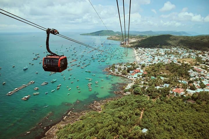Phu Quoc 4-Island Speedboat Tour and Hon Thom Cable Car: Snorkel, Beaches & Views photo 4