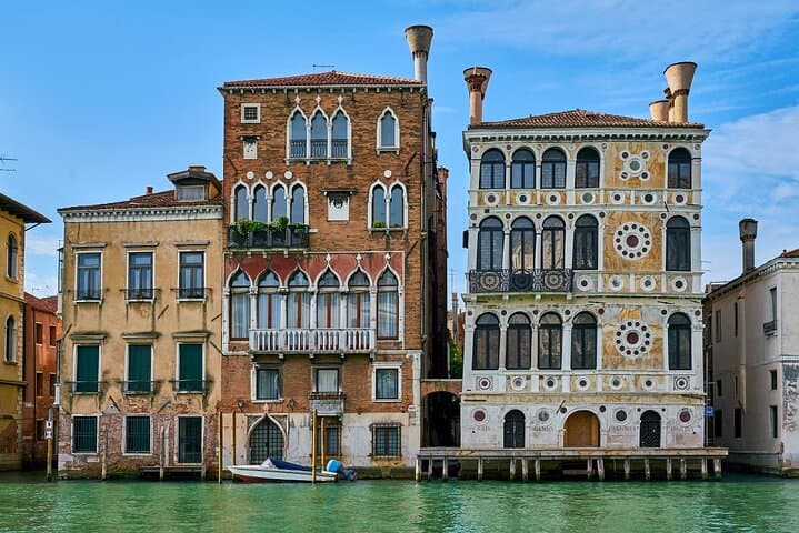 Classic Venice Gondola Ride: Grand Canal & Hidden Corners photo 4