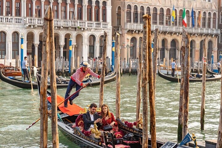 Classic Venice Gondola Ride: Grand Canal & Hidden Corners