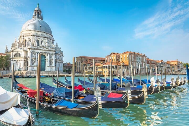 Classic Venice Gondola Ride: Grand Canal & Hidden Corners photo 2