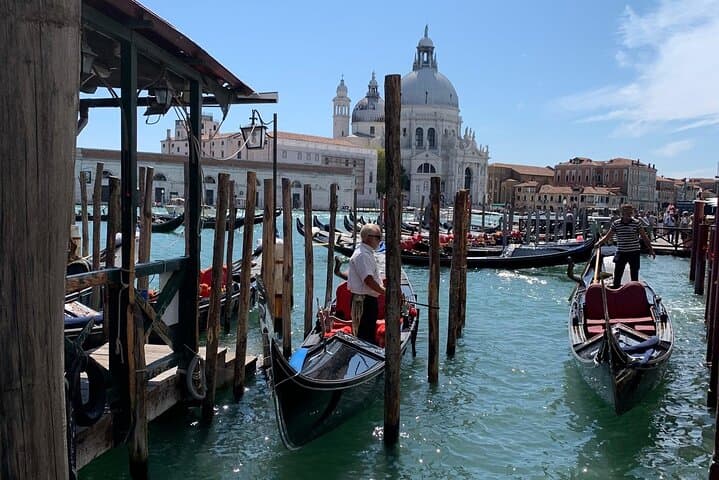 Classic Venice Gondola Ride: Grand Canal & Hidden Corners photo 5