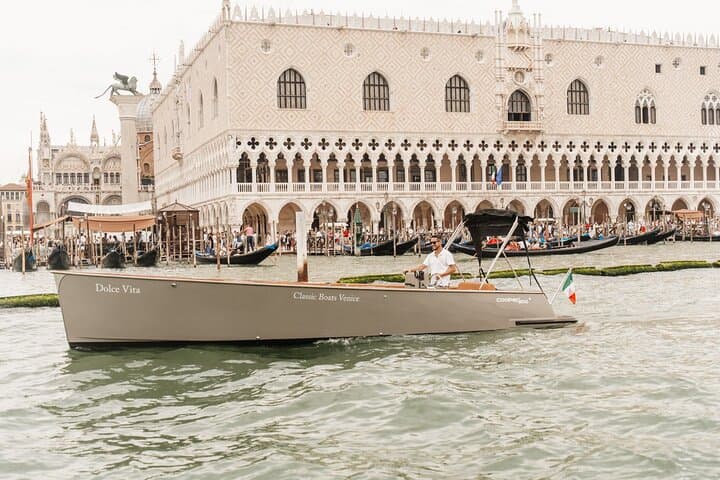 Private Venetian Lagoon Boat Tour to Murano, Burano & Torcello — 4 Hours photo 1