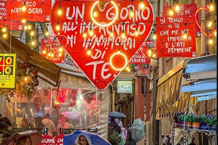 Scooter Tour of Naples' Spanish Quarters: 40-Minute Guided Ride with Aperitif photo 2