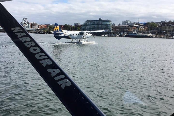 Victoria to Vancouver Scenic Seaplane Transfer: 35-Minute Harbour Flight photo 6