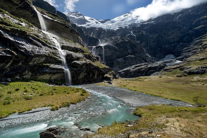 Milford Sound and Earnslaw Burn Helicopter Tour: Soar Over Fiordland’s Iconic Wilderness photo 2
