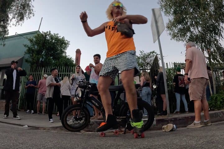 Venice Beach Boardwalk Roller Skating Tour — Skate the Ocean Front Walk with Locals photo 6