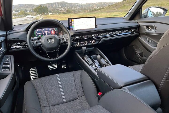BNA Airport Transfer to Downtown Nashville — Private Sedan Service photo 2