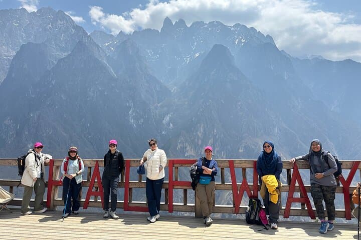 Tiger Leaping Gorge & Lijiang Day Tour — Ancient Town, First Bend & Gorge Views photo 2