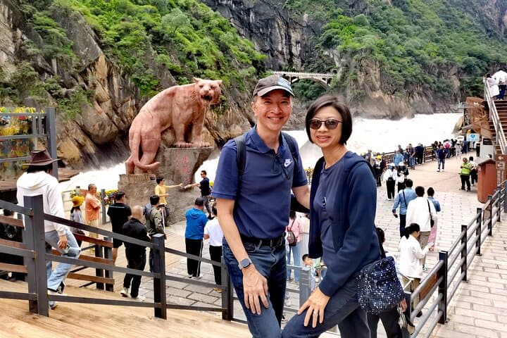 Tiger Leaping Gorge & Lijiang Day Tour — Ancient Town, First Bend & Gorge Views photo 3