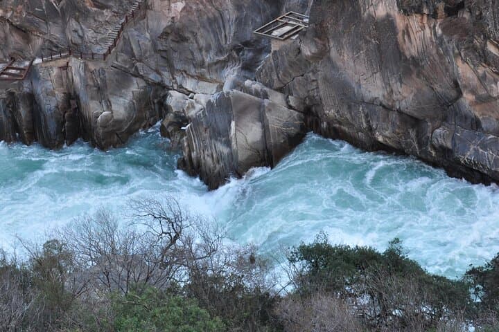 Tiger Leaping Gorge & Lijiang Day Tour — Ancient Town, First Bend & Gorge Views photo 4