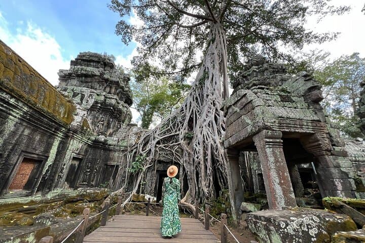Angkor Wat Sunrise: Small-Group Temple Tour with Local Breakfast photo 3