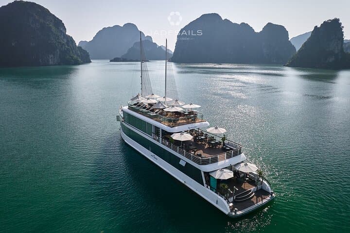 Luxury Day Cruise to Ha Long & Lan Ha Bay with Kayaking, Caves & Cooking Class photo 4