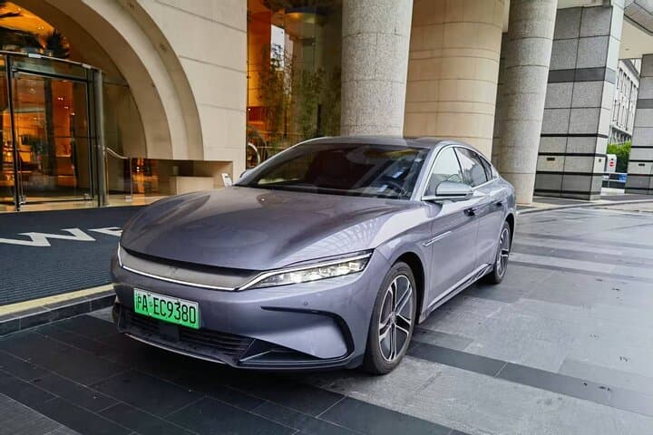 Smooth Private Transfer: Shanghai Downtown to Hongqiao Airport photo 3