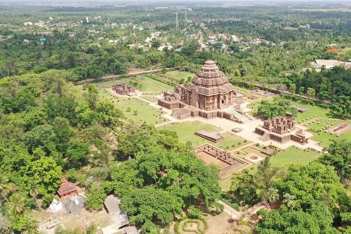 Konark & Chilika Lake Day Tour from Bhubaneswar: Sun Temple, Dolphins and Birding photo 4