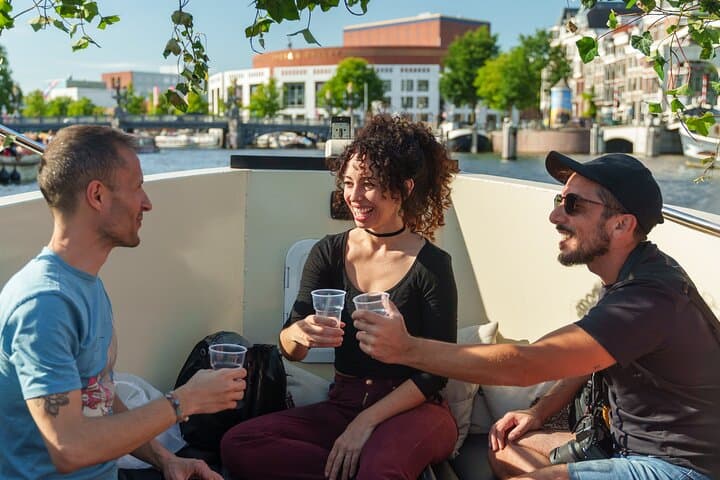 Spanish Guided Canal Cruise in Amsterdam — Premium 60-Minute Tour