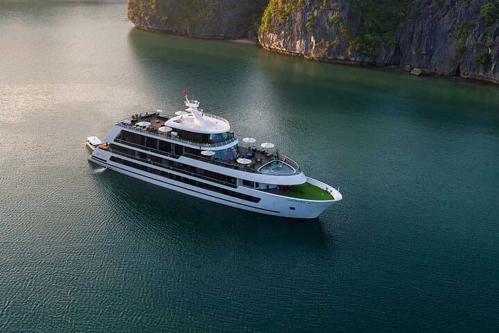Stellar of the Sea: Luxury 2D1N Cruise Through Halong & Lan Ha Bay photo 3