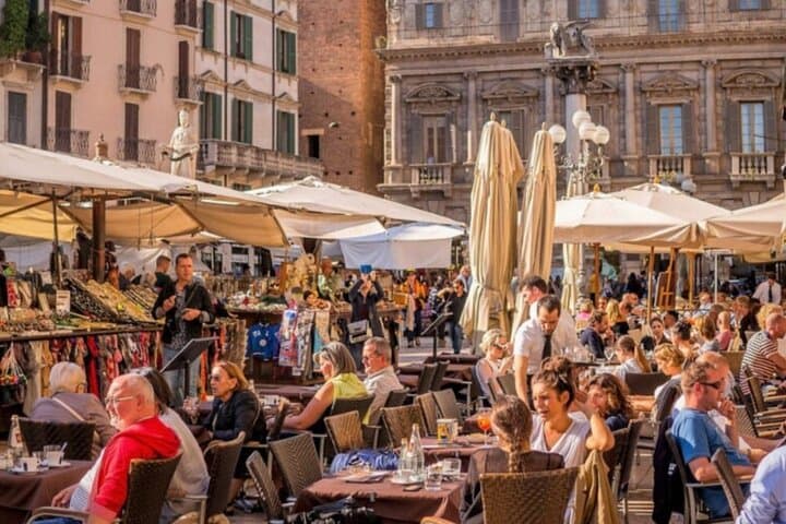 Verona Pub Crawl: Old Town Nightlife, Bars & Social Meetups photo 2