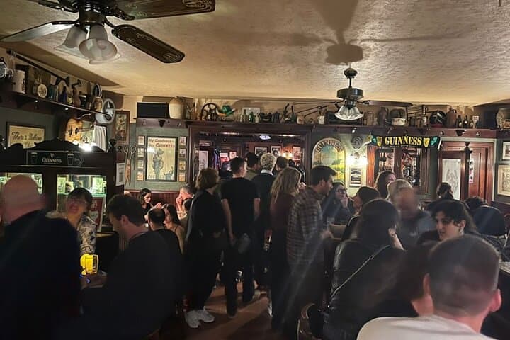 Verona Pub Crawl: Old Town Nightlife, Bars & Social Meetups photo 3
