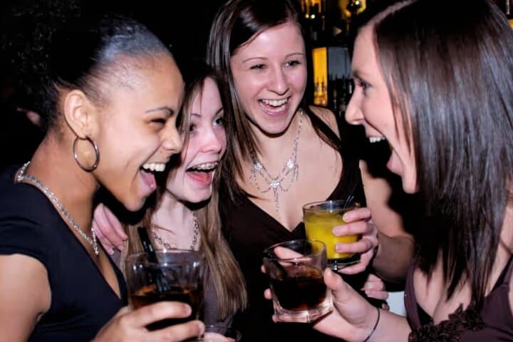 Verona Pub Crawl: Old Town Nightlife, Bars & Social Meetups photo 4