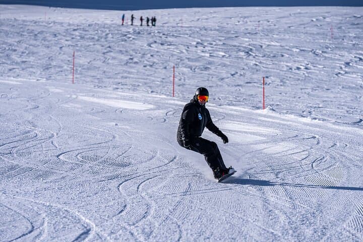 Private Morning Snowboarding Lesson in Verbier (Half-Day Coaching) photo 3