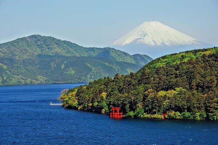 Day Trip from Tokyo to Mount Fuji: Hakone Lake Ashi Cruise, Owakudani & Enoshima photo 3