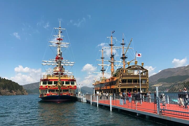 Day Trip from Tokyo to Mount Fuji: Hakone Lake Ashi Cruise, Owakudani & Enoshima photo 6