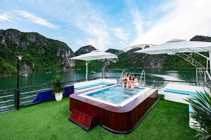 Halong Bay Luxury Day Cruise: Buffet, Sunset Party & Jacuzzi from Hanoi