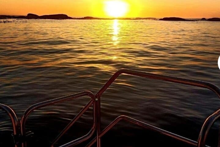 Luxury Cape Town Helicopter Tour and Champagne Sunset Cruise photo 4