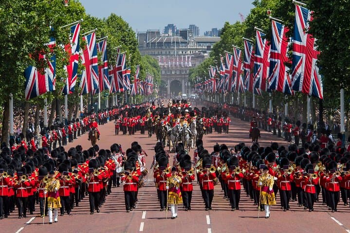 London Calling: Palaces, Parks, Docks and Clocks Walking Tour photo 3