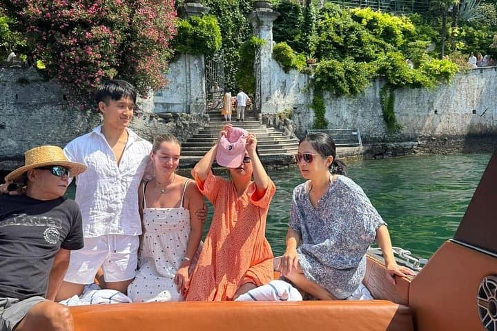 Private Lake Como Yacht Tour: Villa Views, Prosecco & Hidden Coves photo 5