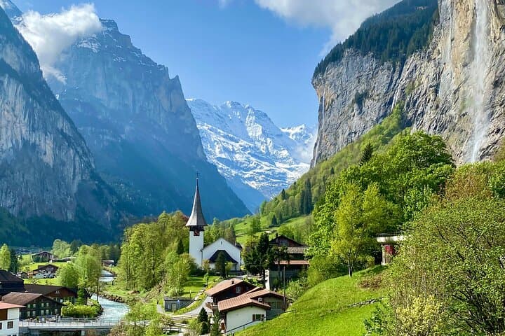 Private Day Trip to Lauterbrunnen, Interlaken & Mürren — Swiss Alps Picnic and Waterfalls