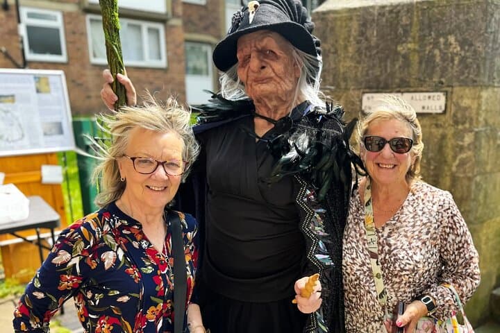 York Witch Walk: Haunted Walking Tour & Theatrical Ghost Stories