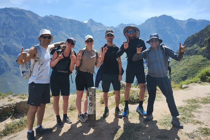 2-Day Colca Canyon Trek: Cruz del Condor to Sangalle Oasis