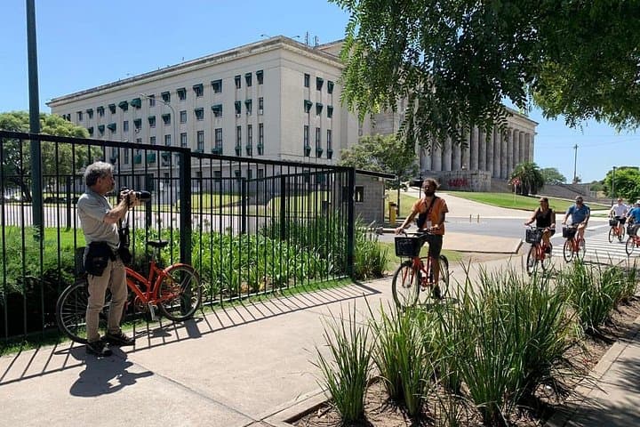 Buenos Aires Bike Tour: Recoleta, Palermo & Puerto Madero in 3 Hours photo 4