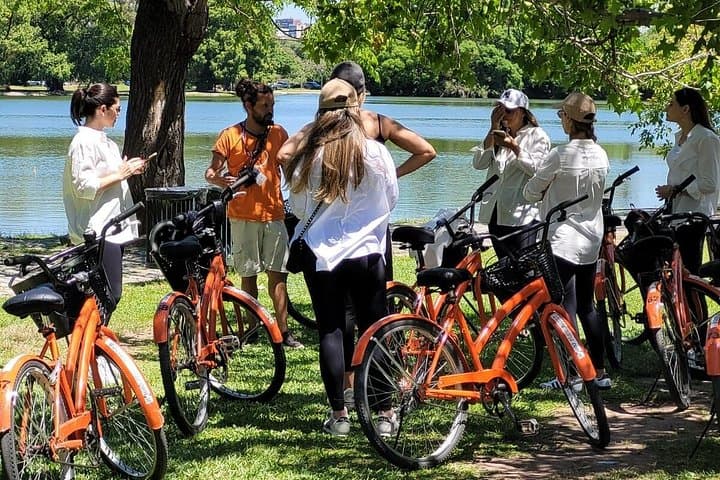 Buenos Aires Bike Tour: Recoleta, Palermo & Puerto Madero in 3 Hours photo 3