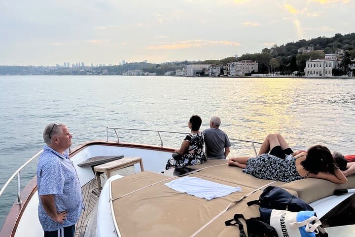 Istanbul Bosphorus Cruise with Asian-Side Küçüksu Palace & Rumeli Fortress photo 4