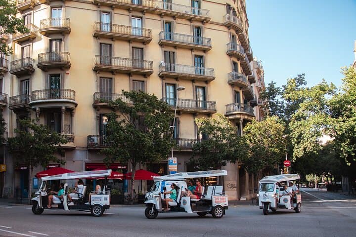 Open-Air Tuk-Tuk Tour of Barcelona — Sagrada Família, Montjuïc & Barceloneta photo 4