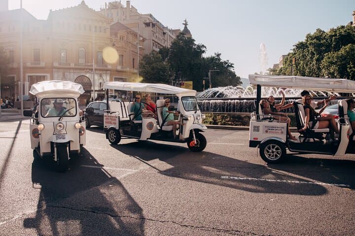 Open-Air Tuk-Tuk Tour of Barcelona — Sagrada Família, Montjuïc & Barceloneta