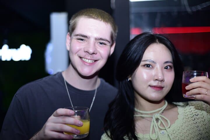Apgujeong Premium Pub Crawl: Gangnam VIP Bottle Service & Club Access photo 4