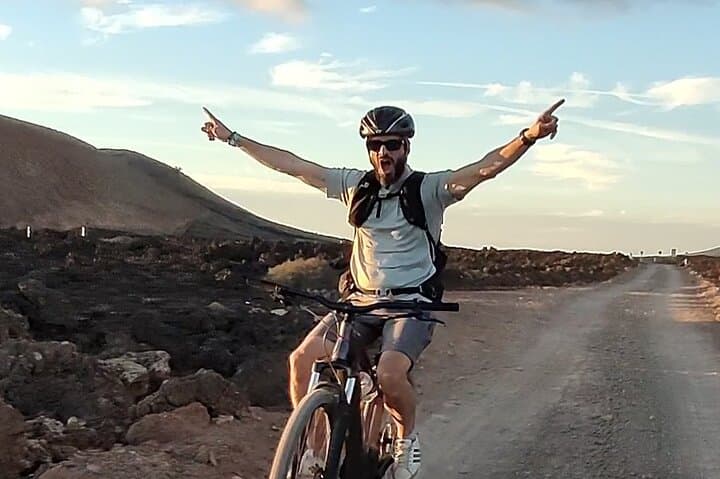E-Bike Lanzarote: Cycle Volcanoes and La Geria in Timanfaya