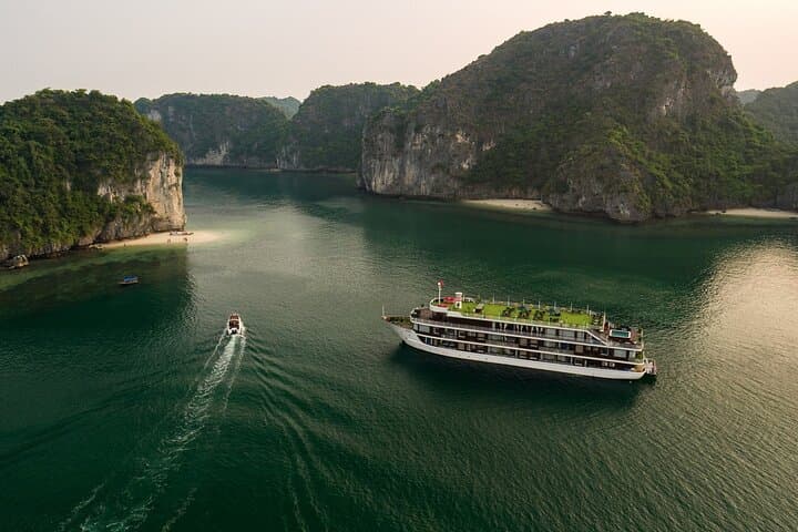Dora Cruise Halong & Lan Ha Bay 3D/2N — Tai Chi, Kayaks & Viet Hai Village photo 4
