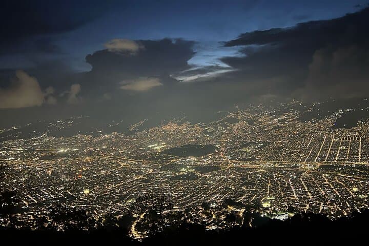 Hidden Balcones: Crossing Medellín's Communes to Arví Park's Best Viewpoint photo 5