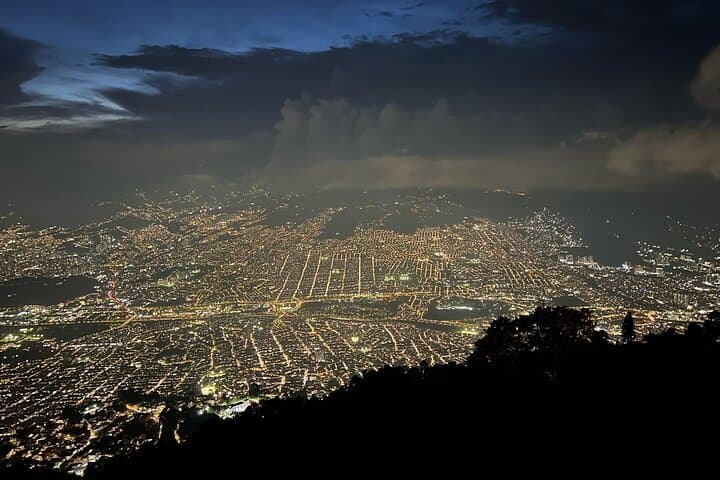 Hidden Balcones: Crossing Medellín's Communes to Arví Park's Best Viewpoint photo 6