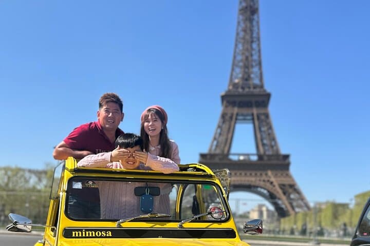 Paris by 2CV: Secret Montmartre Circuit in 2 Hours