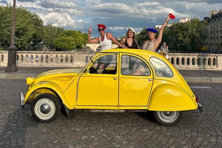 Paris by 2CV: Secret Montmartre Circuit in 2 Hours photo 5