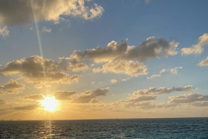 Sunset Catamaran to Stingray City: Grand Cayman Sandbar Encounter